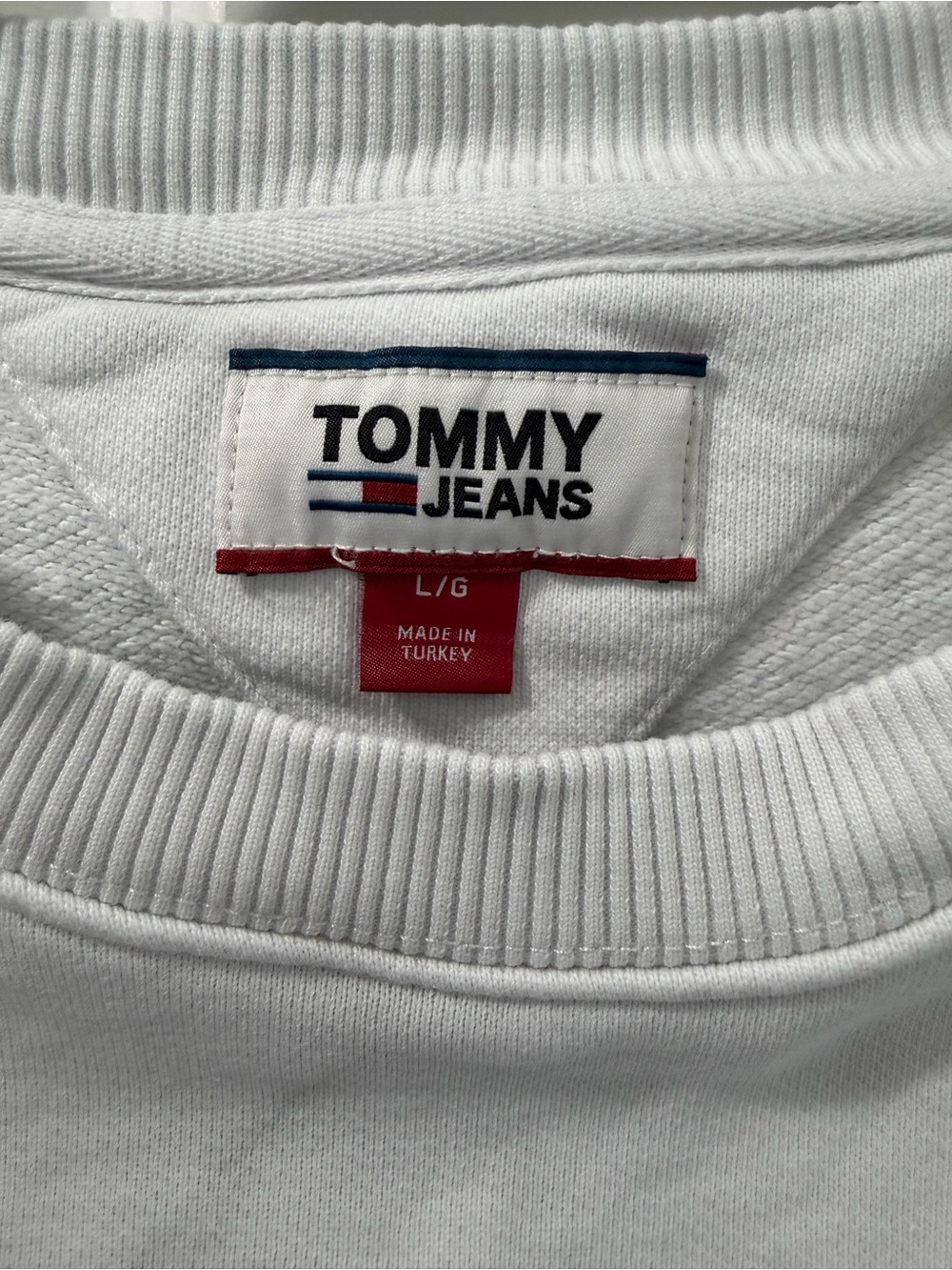 Tommy Hilfiger Preppy White Crewneck Sweatshirt - Picture 3 of 3